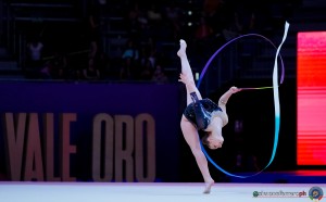 aa q neumann julia aut ph simone ferraro sfa09161 copia